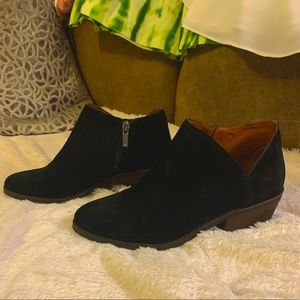 Lucky brand size 7 black suede booties